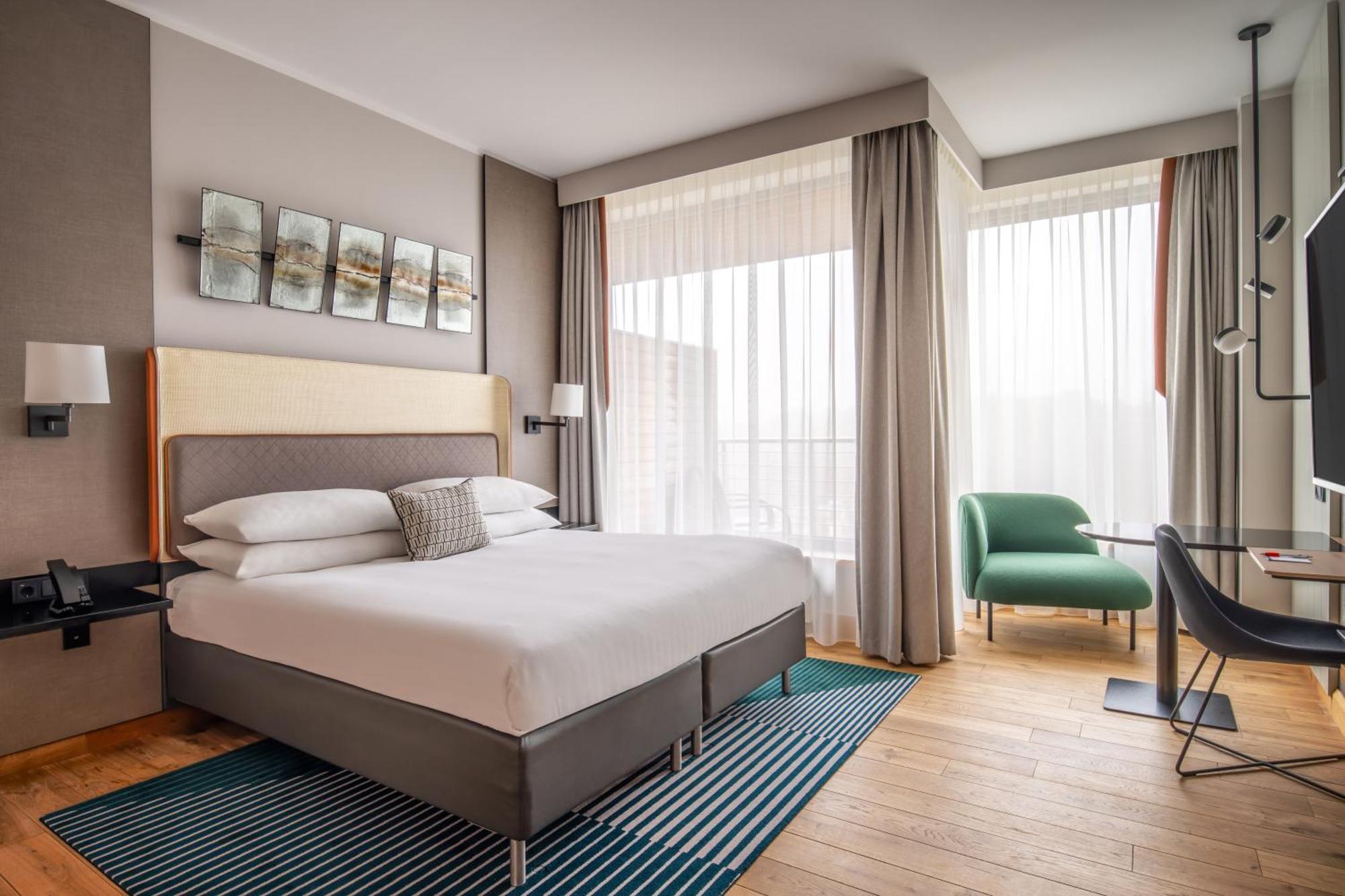 Hotel Marriott & 4*